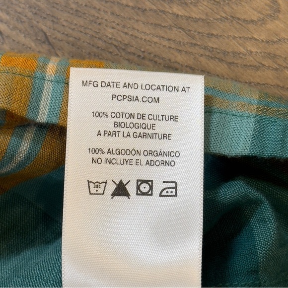 Woman’s Patagonia Settlers Plaid Top - Picture 11 of 11